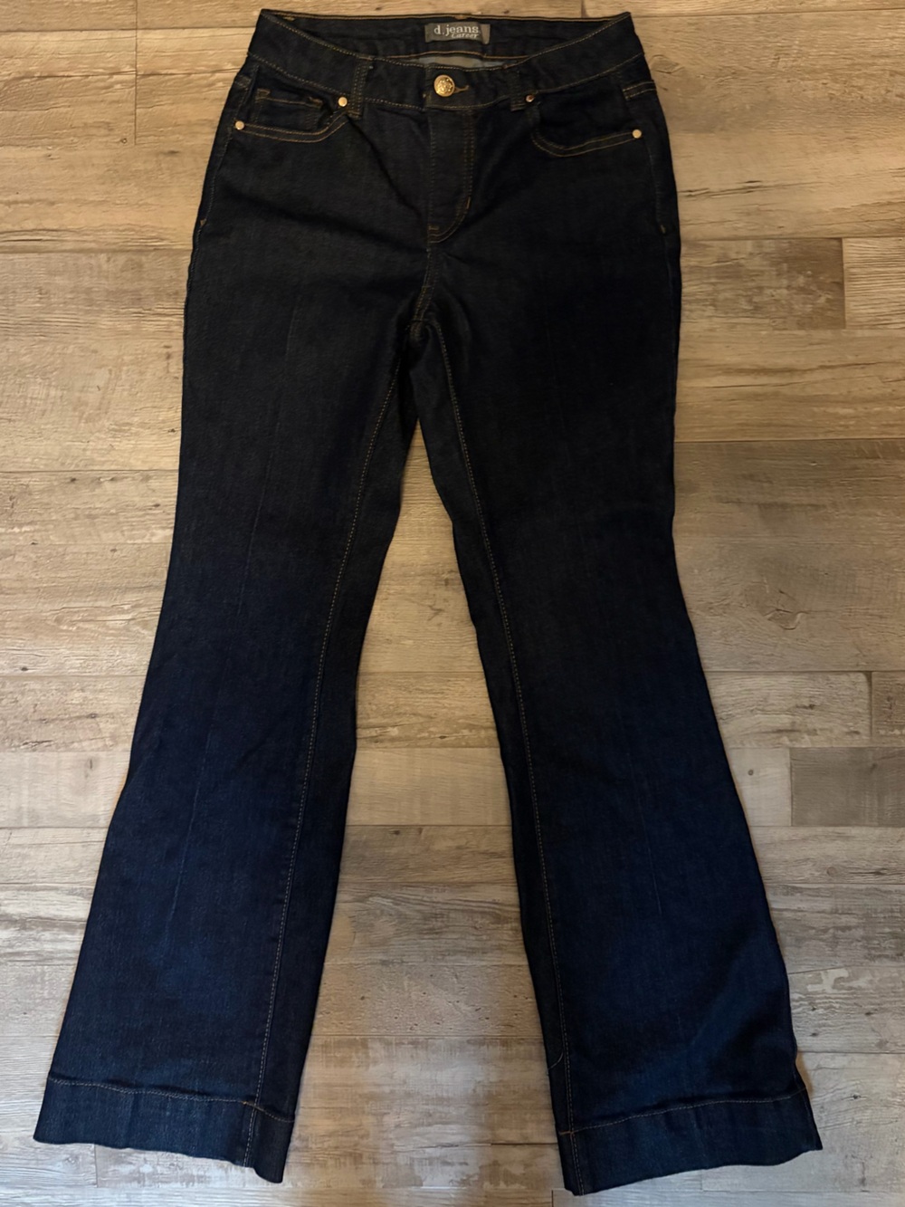 d. Jeans Bootcut Dark Wash Jeans